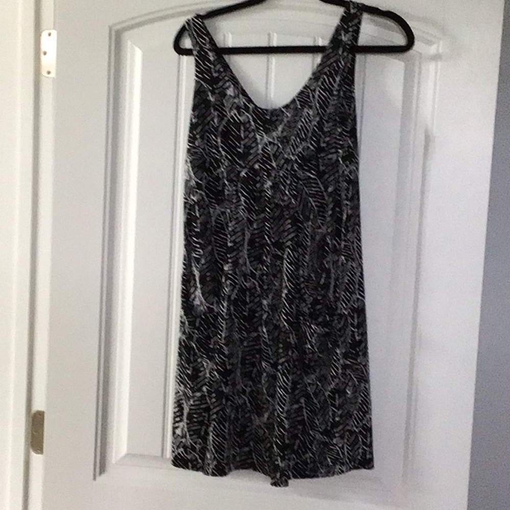 Ladies cover up in black & white